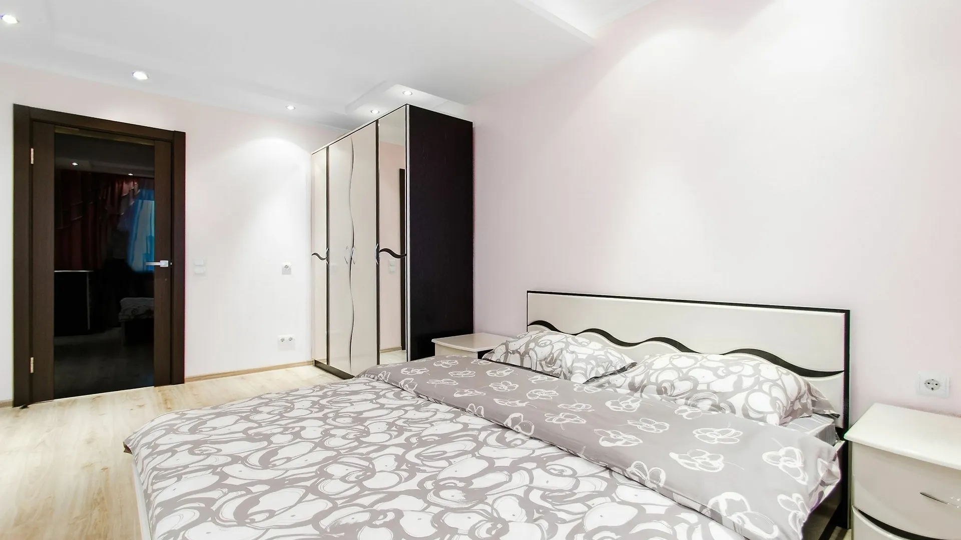 Отель Royal Apartments Минск